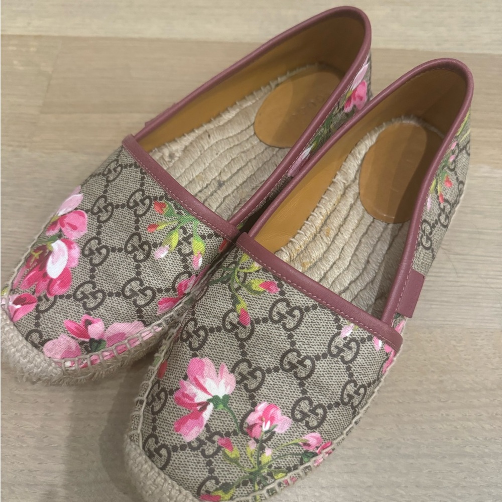 Gucci Beige/Brown GG Supreme Bloom
Canvas Espadrille Flats Size 36